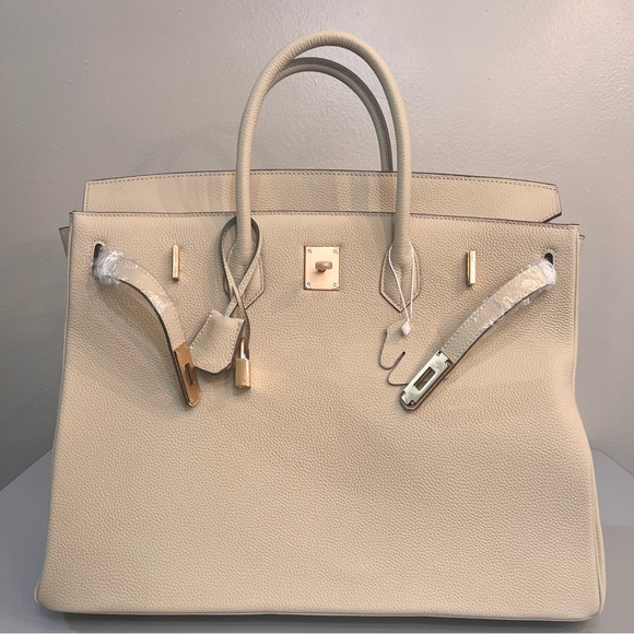 $SOLD$40cm Classic Leather Handbag with Gold Details - Picture 4 of 7